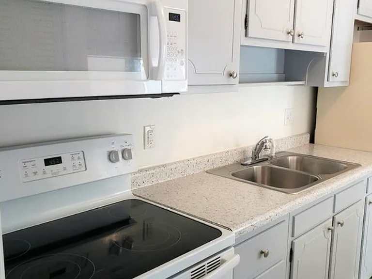 820 S Curry Pike — Photo 9