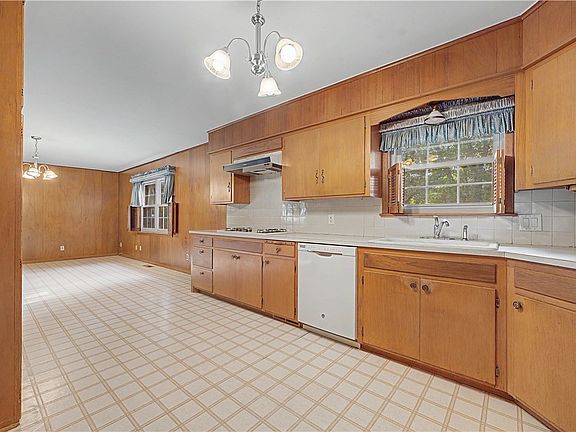 5th image of 1602 E Hope St