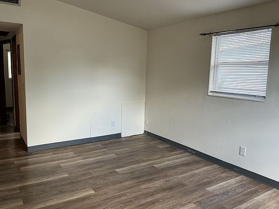 3rd image of 3015 Balfour Ave