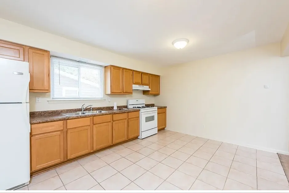 3 bed, 1118 sqft, $2,000 — Photo 3