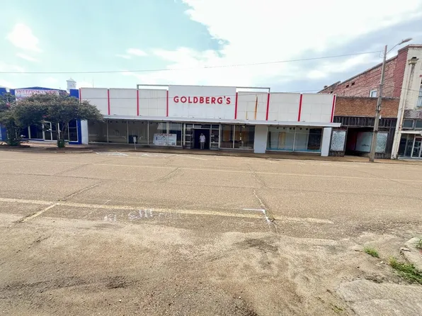 121 N Hayden St, Belzoni, MS 39038