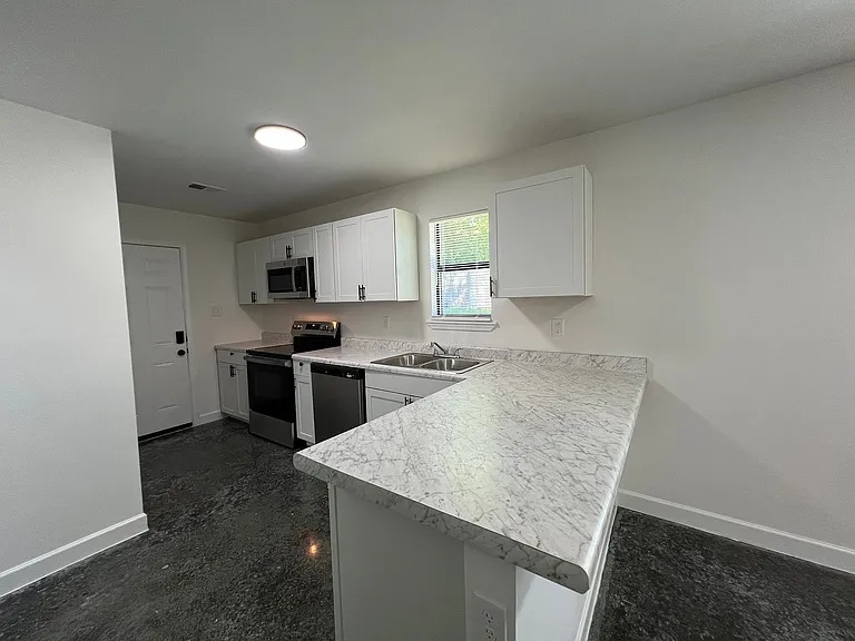 730 Hazelwood Rd — Photo 2