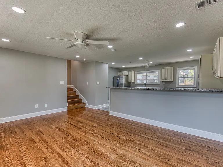 1216 Norway St #101 — Photo 3