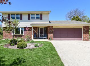 15920 W Maple Ridge Rd, New Berlin, WI 53151