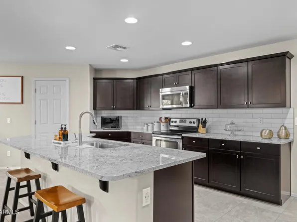 2811 E BINNER Drive, Chandler, AZ 85225