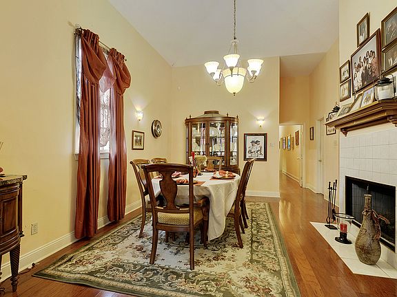2nd image of 2208 Gravier St