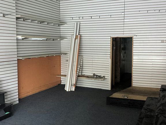 2nd image of 954 Longwood Ave