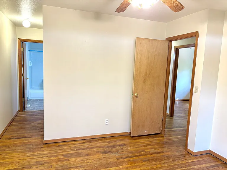 300 Lincoln St — Photo 34