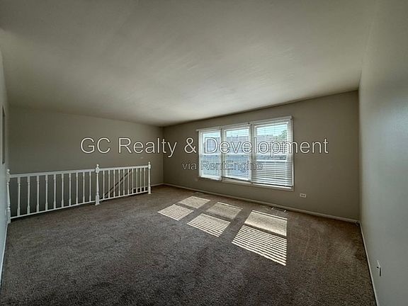 2nd image of 1052 Glouchester Hbr