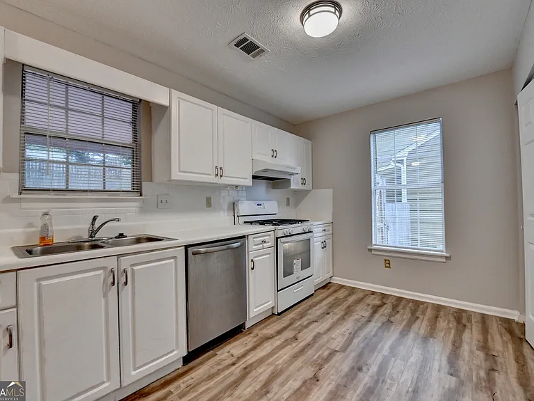 2115 Glynmoore Dr — Photo 32