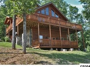 2715 Cats Paw Ln, Sevierville, TN 37862