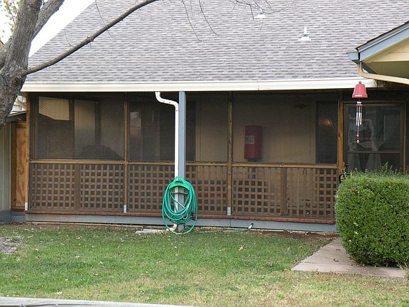 Screened in porch