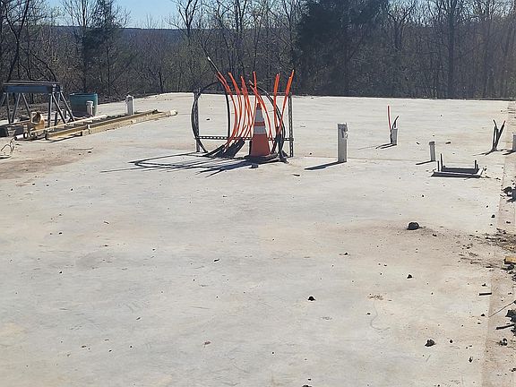 3rd image of 2500 S Coalmine Rd