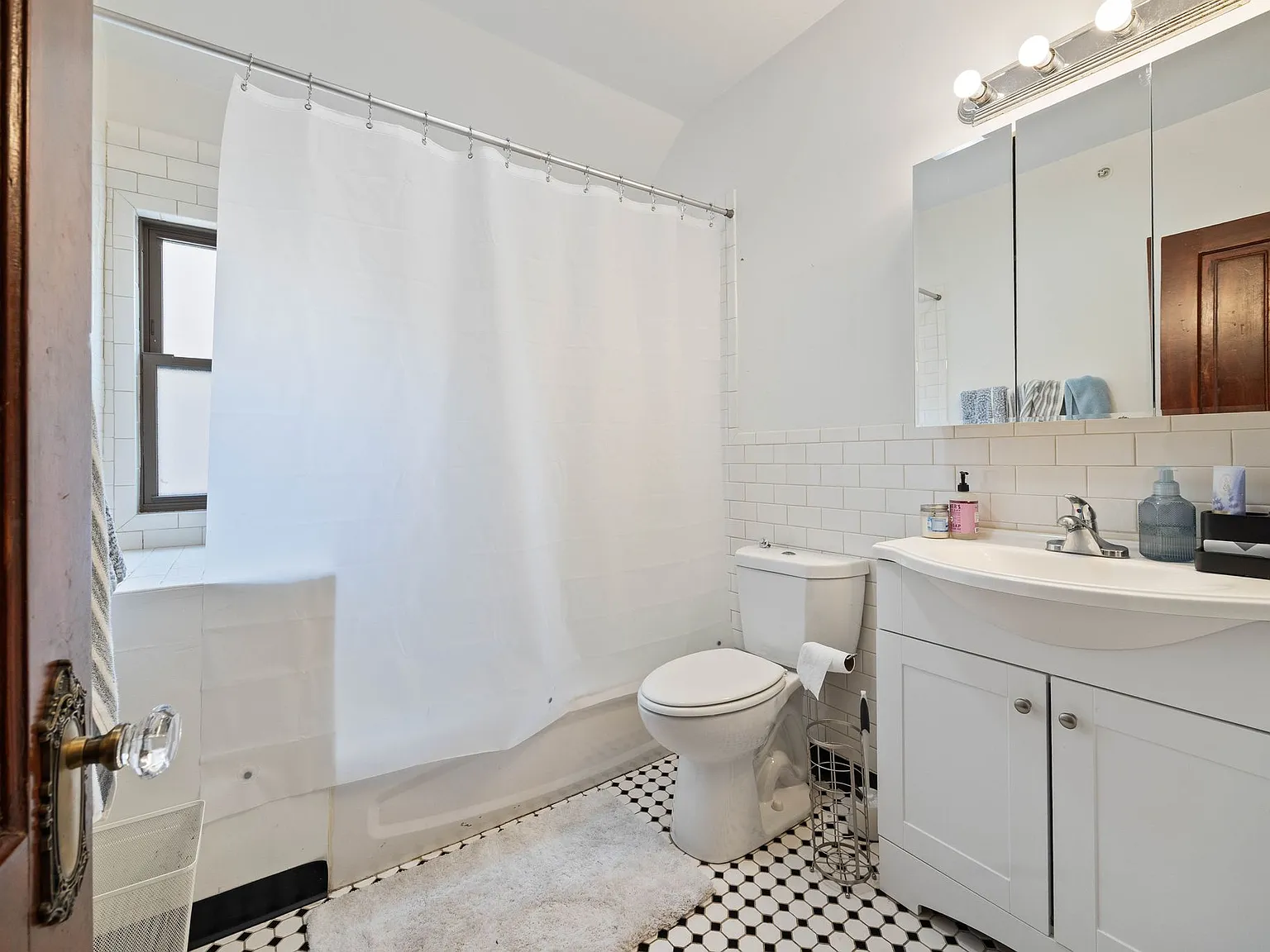 4 bed, 1200 sqft, $5,500 — Photo 4
