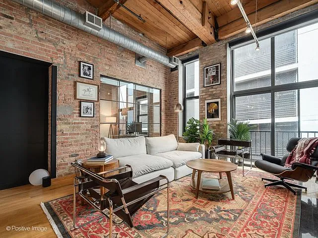 300 W Grand Ave #601 — Photo 12