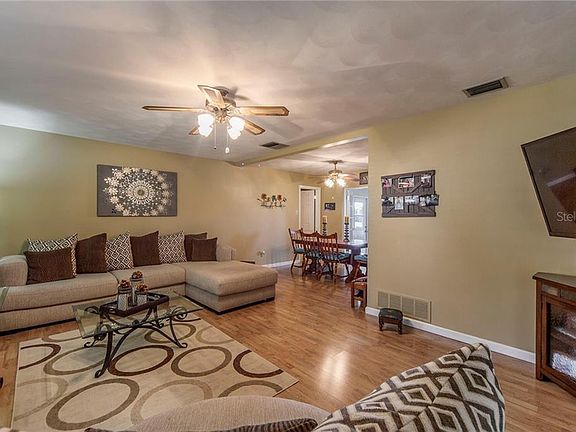 4th image of 2109 University Dr S