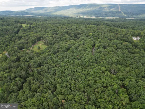 Pinewood Ln, Berkeley Springs, WV 25411