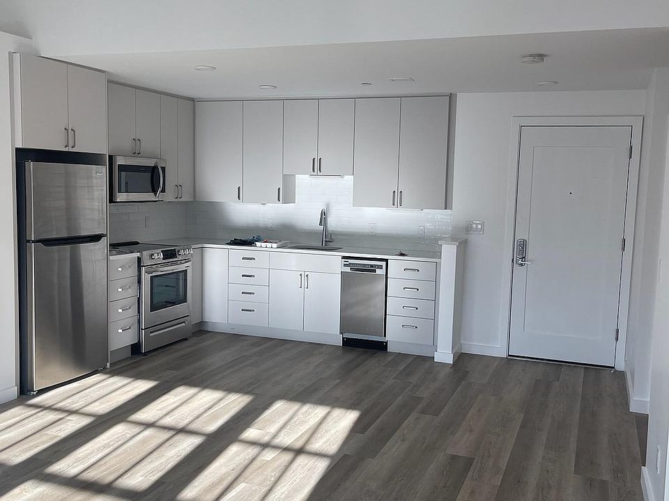 1st image of 59 Willow St #203