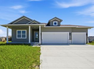 946 Wild Oak Dr, Huxley, IA 50124