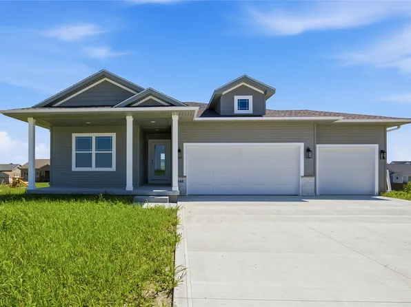 946 Wild Oak Dr, Huxley, IA 50124