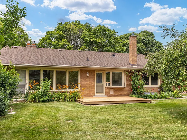 25 Abinger Cres — Photo 47