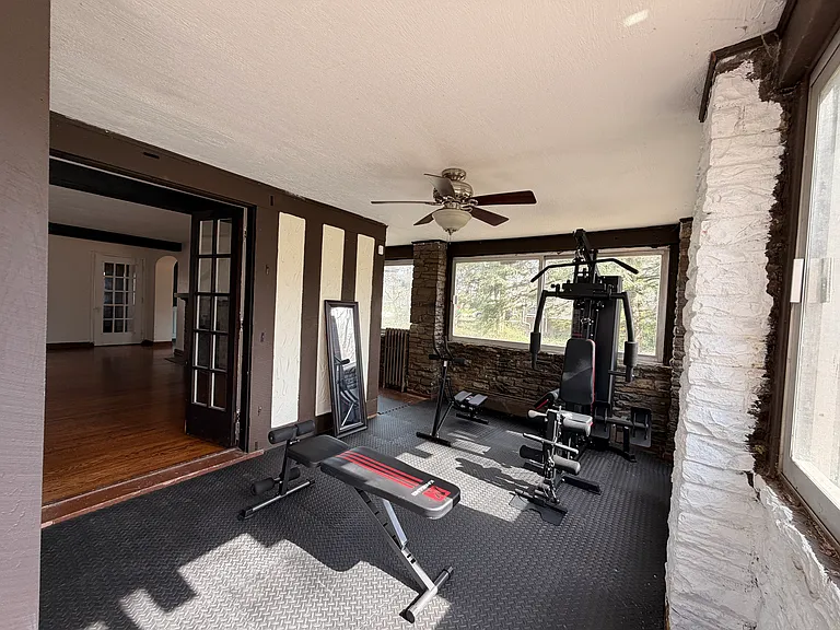 554 Greenvale Dr — Photo 32