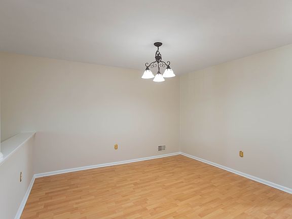 5th image of 2705 Johnson Cir