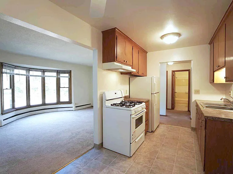 Richfield Square Apartments — Photo 29