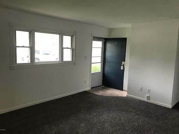 4th image of 5615 Deerfield St