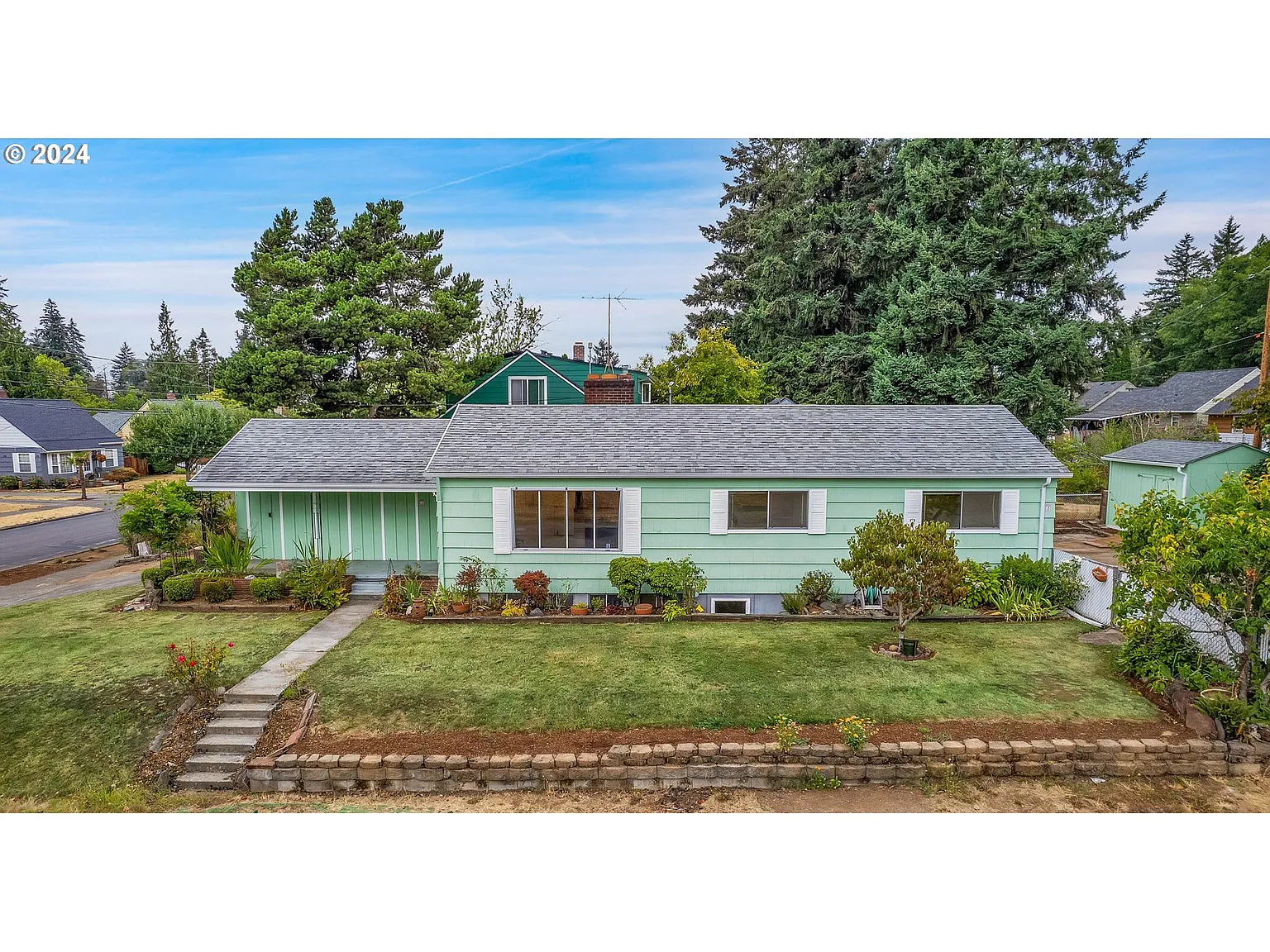 8925 NE Schuyler St photo 1