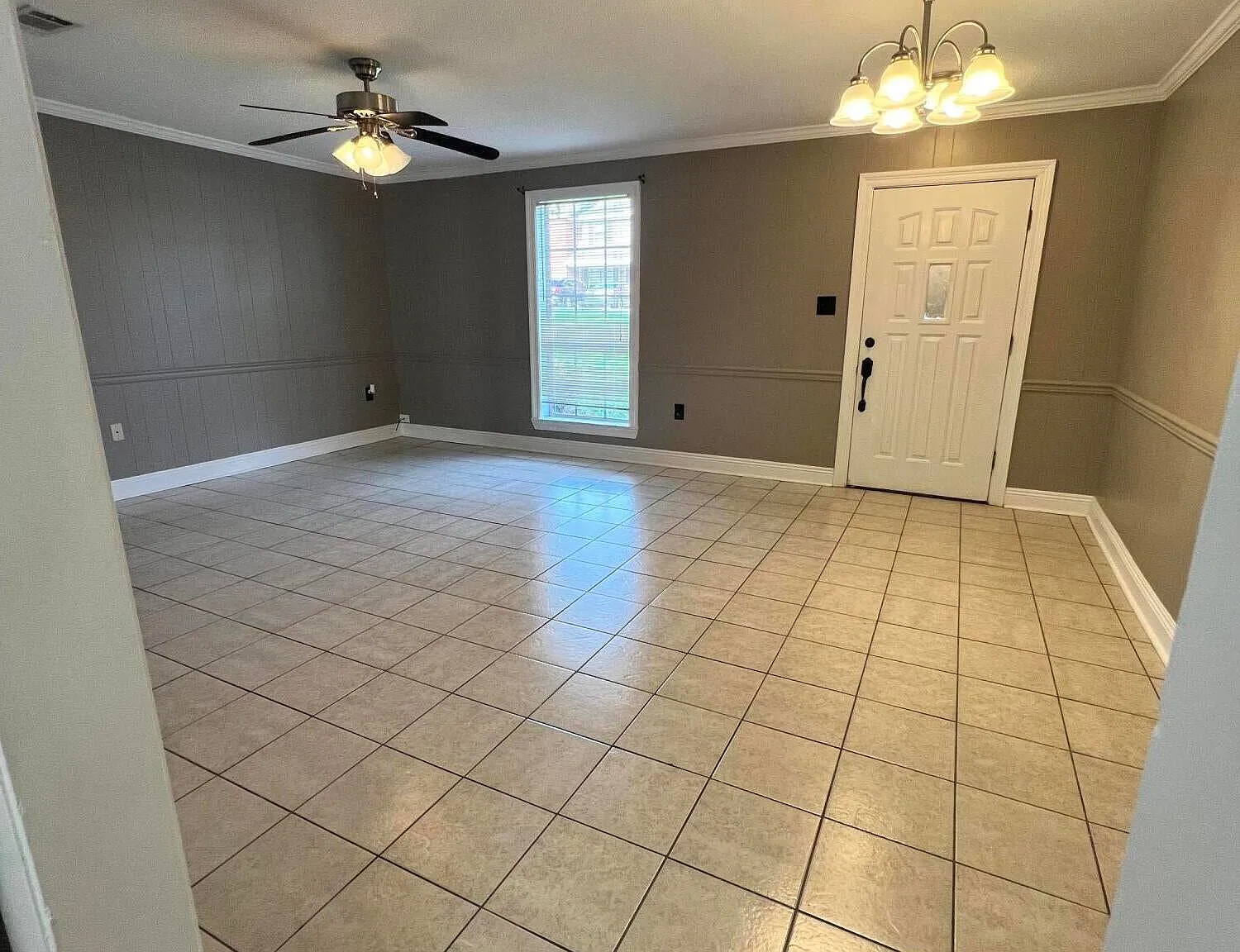 3 bed, $1,400 — Photo 3