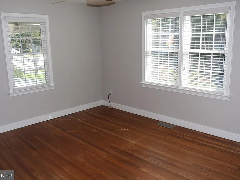 3718 Hill St — Photo 6