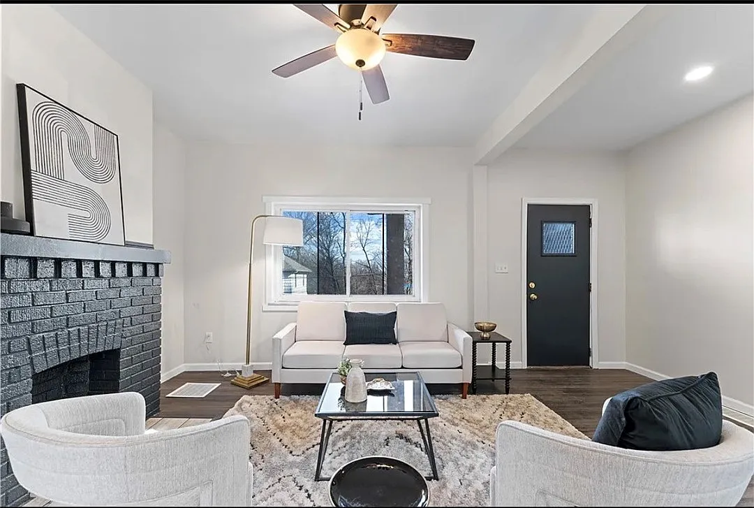 3 bed, 1.5 bath, 1080 sqft, $2,100 — Photo 3