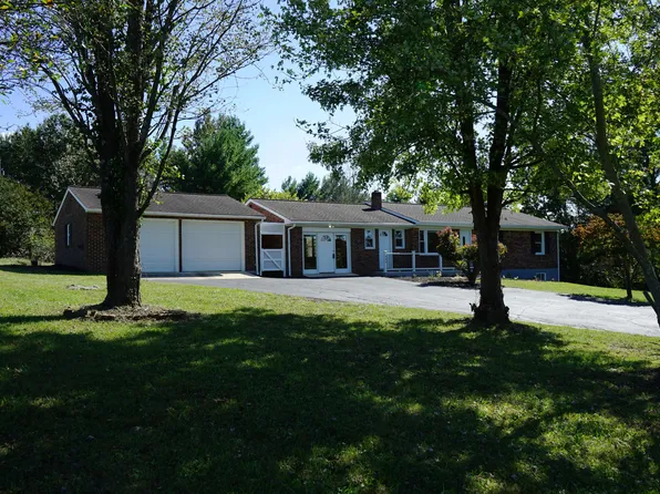 600 Farmer Ln, Vinton, VA 24179