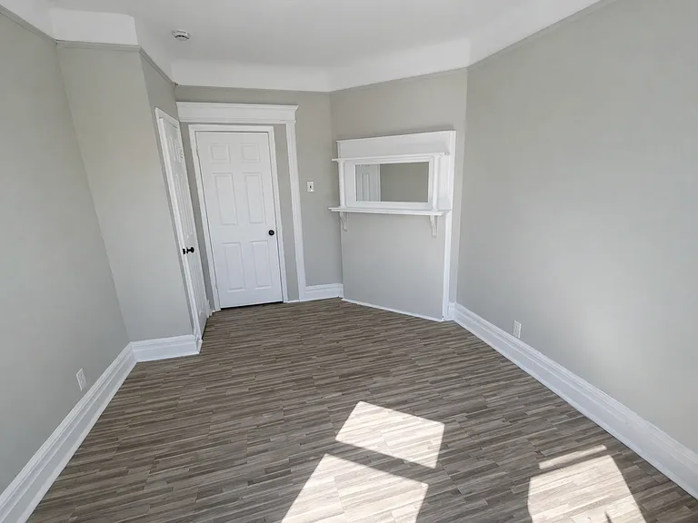 733 S 18th St #2R — Photo 8
