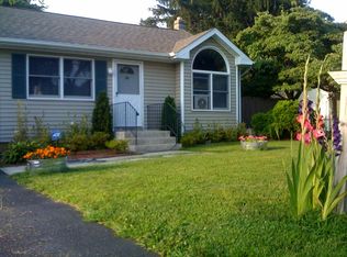 76 Saint Peters Dr, Brentwood, NY 11717