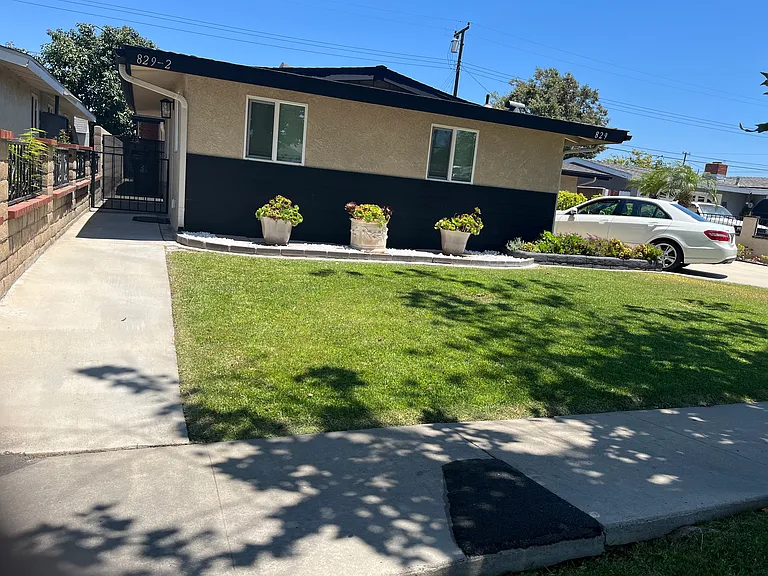 829 S Elliott Pl — Photo 8