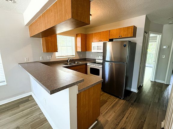 5th image of 655 3rd Ave N APT D