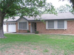 1102 Debus Dr, Taylor, TX 76574
