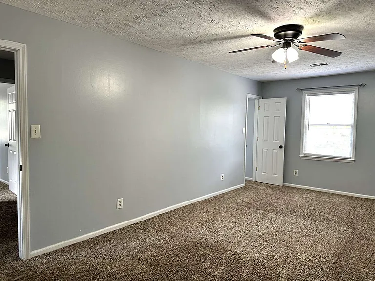 416 Georgetown Cir — Photo 13