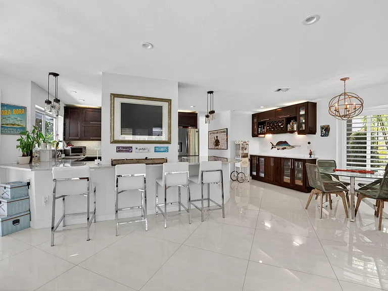 2375 SE 8th St — Photo 9