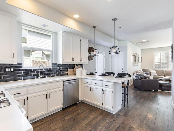 5th image of 8392 Trione Cir