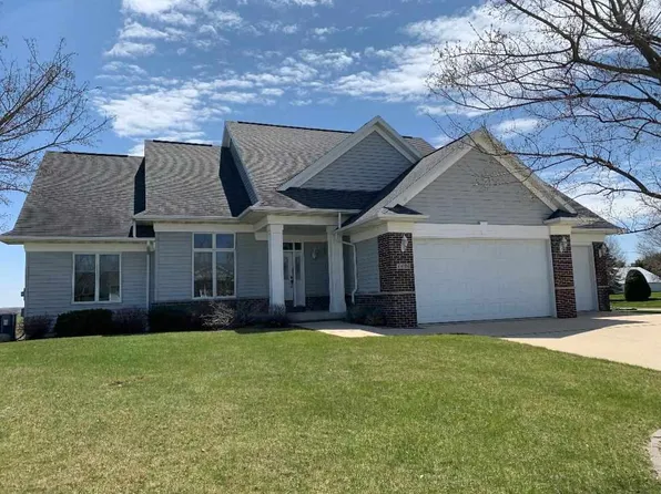 1400 E Knoll Ct, Oelwein, IA 50662