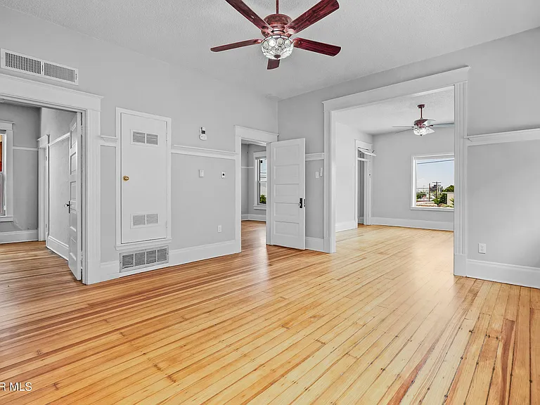 305 E River Ave — Photo 21