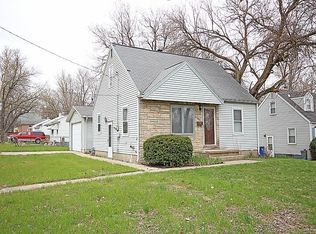 904 E Lake Shore Dr, Decatur, IL 62521