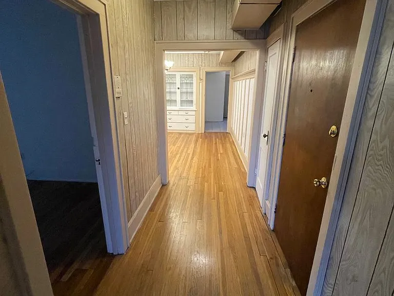 506 Kirby St E — Photo 3