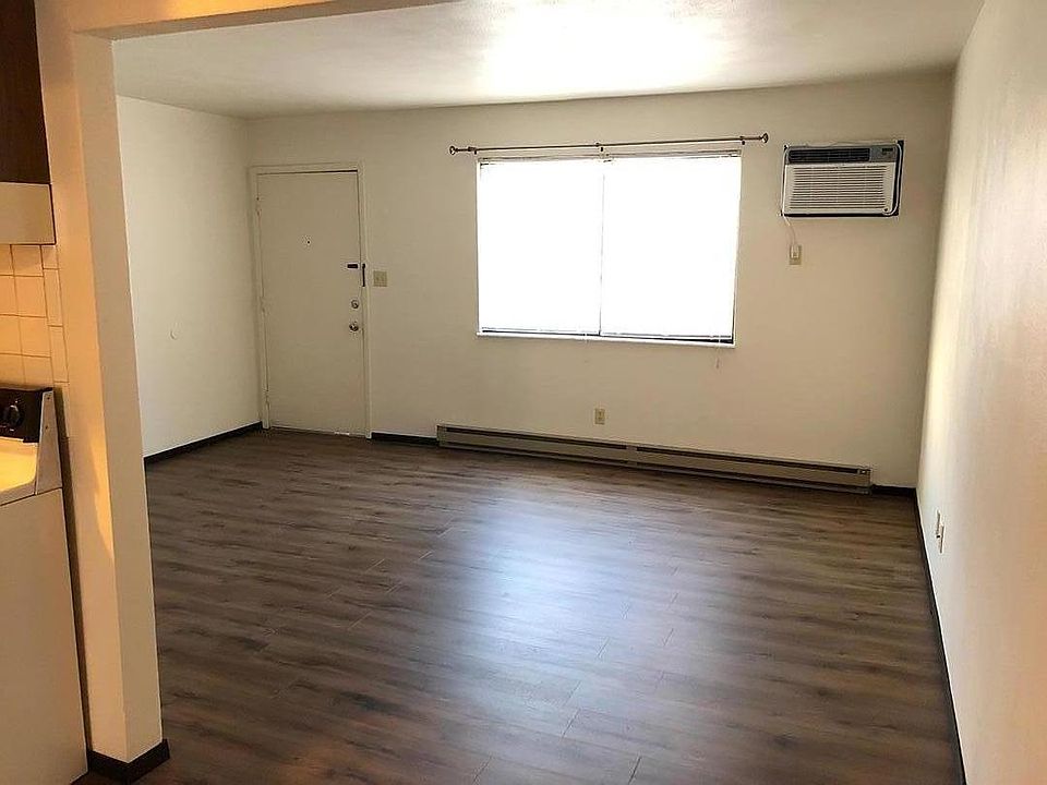 Large living room, new floors, freshly painted. Sunny
