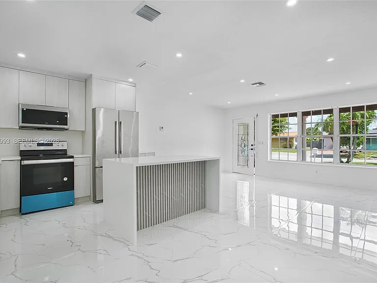 W 72nd Pl — Photo 17