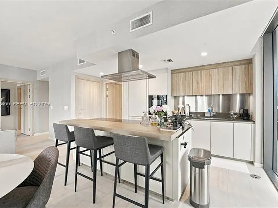 1000 Brickell Plz #CU-3401