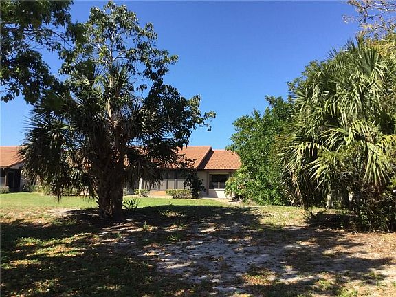 5th image of 801 Country Club Cir #29